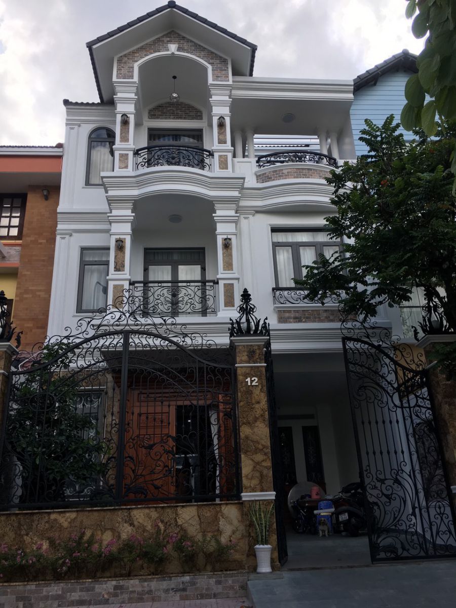 thang máy tròn vách kính